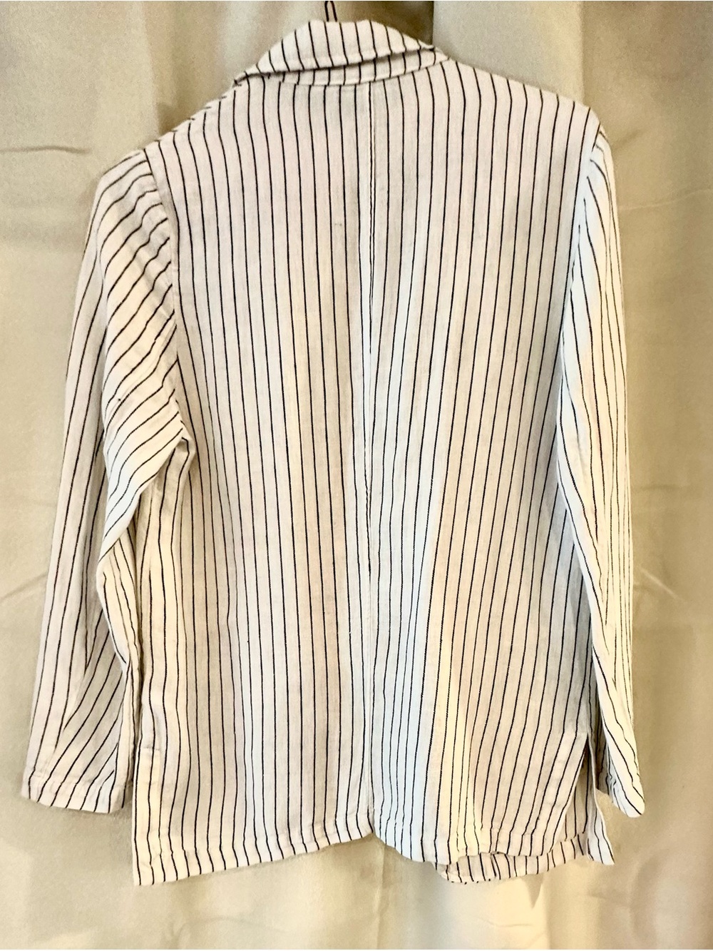 Rachel Zoe White & Black Pinstripe Linen Blend
Blazer - Size Medium - Picture 4 of 4